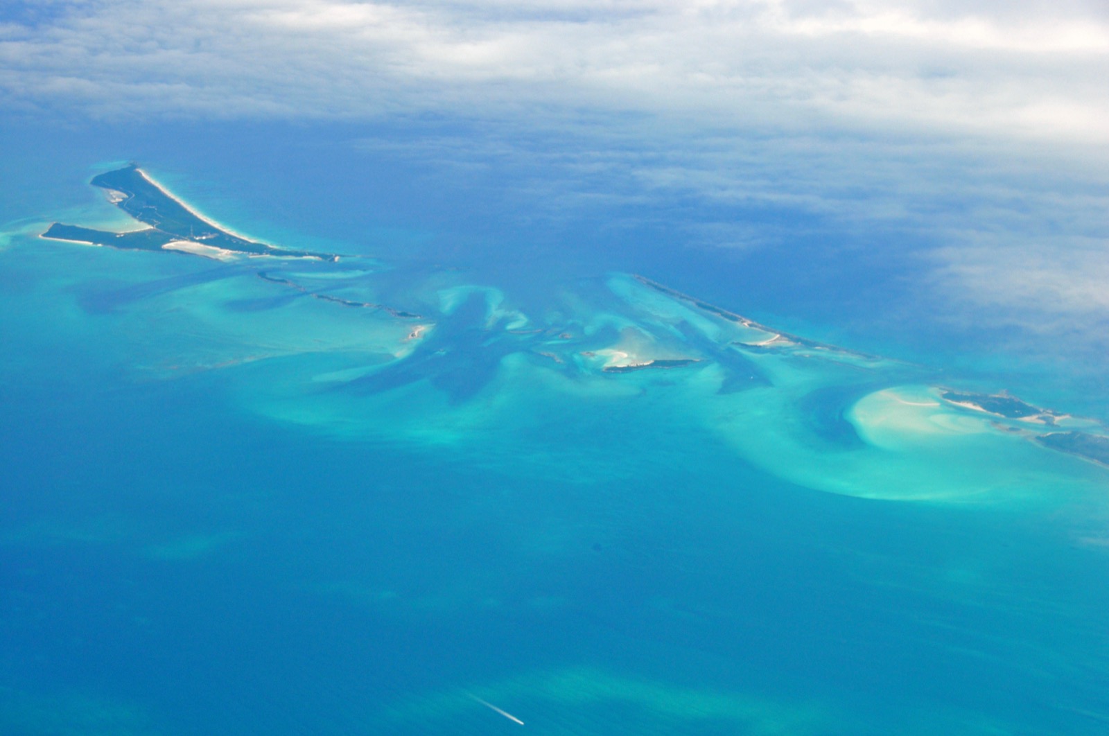 Tidal channels between Highbourne Cay, Long Cay and Little Norman's Cay, Exuma